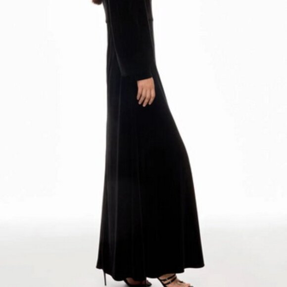 Jewel Badgley Mischka Black One-Shoulder Puff Sleeve Velvet Gown - Picture 4 of 6